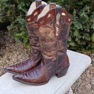 BUITRE ALLIGATOR BOOTS MADE IN MEXICO, WOMEN SIZE 29.5, (9.5)